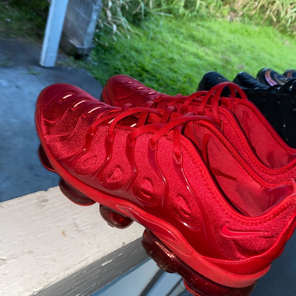 This shoe is vapormax it is still in good condition
